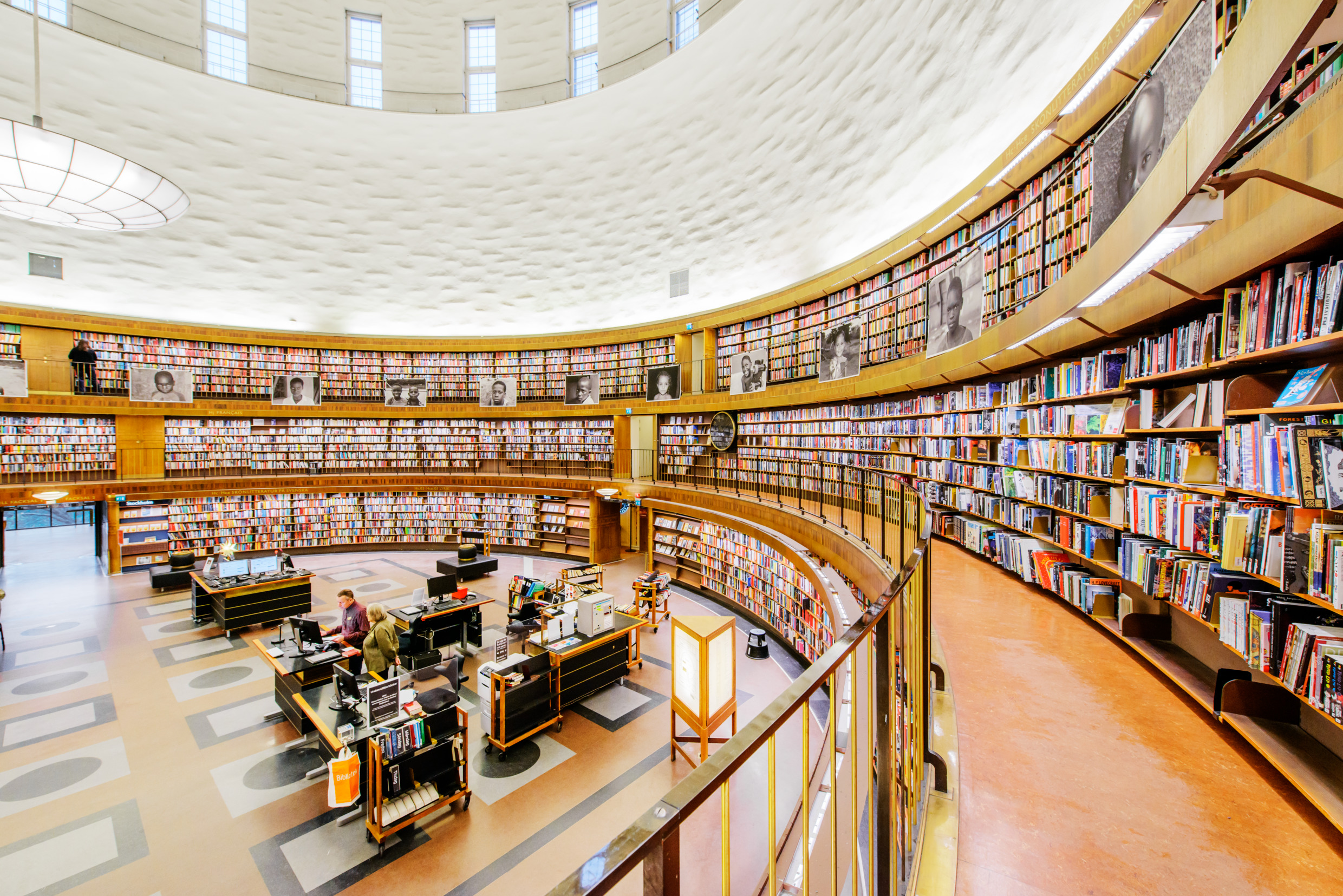 Interior da Biblioteca Pública de Stockholm